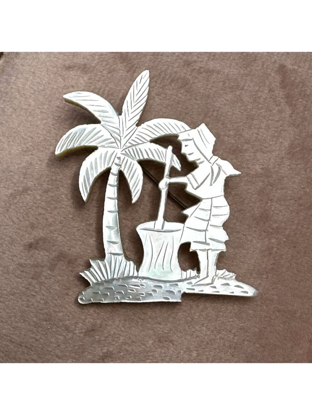 Vintage Hand-Carved Mother Of Pearl Tropical Brooch Island Souvenir Mid Century